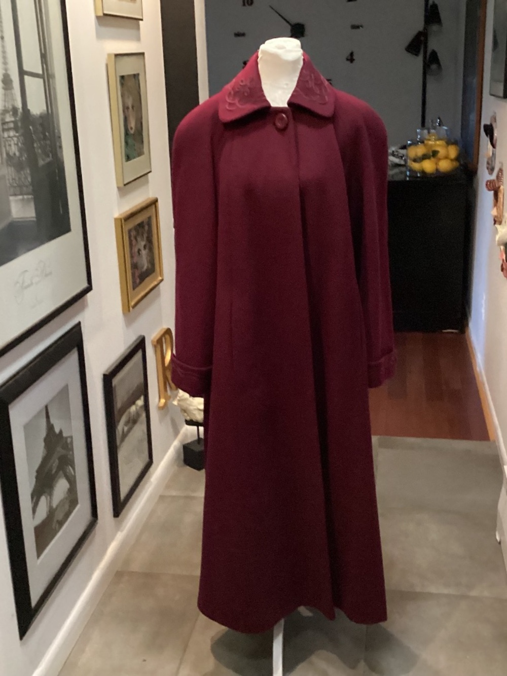 ALORNA FULL LENGTH COAT BURGUNDY VINTAGE. MUST SEE 💃💃❣️❣️❣️
